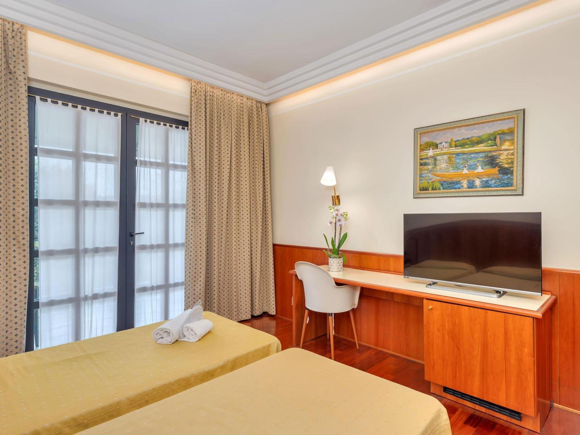 B&B Hotels Hotel Prestige Ornago Exterior photo
