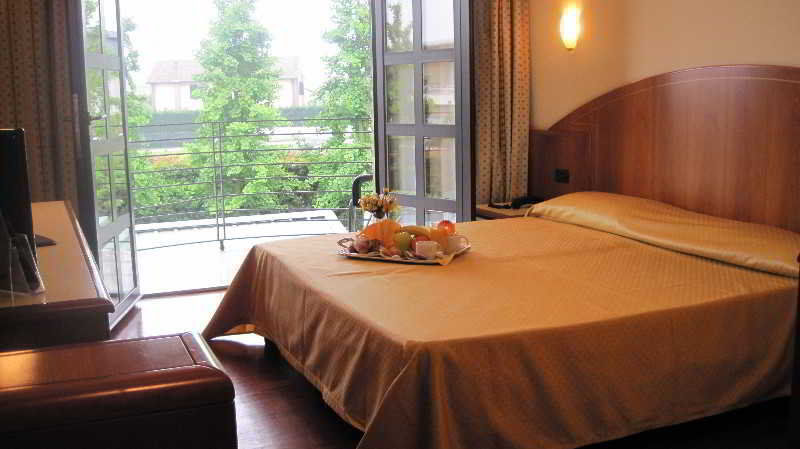 B&B Hotels Hotel Prestige Ornago Exterior photo