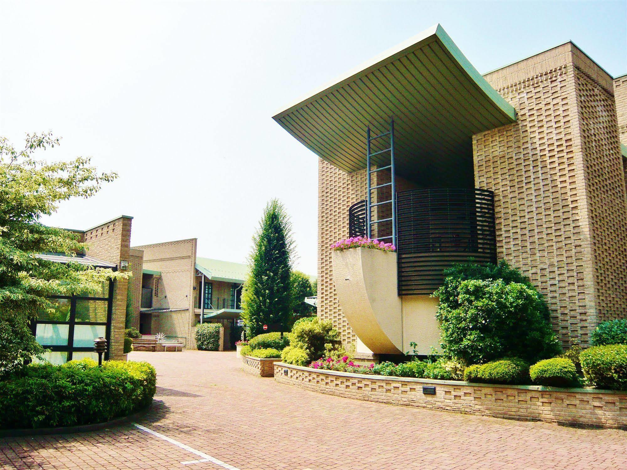 B&B Hotels Hotel Prestige Ornago Exterior photo